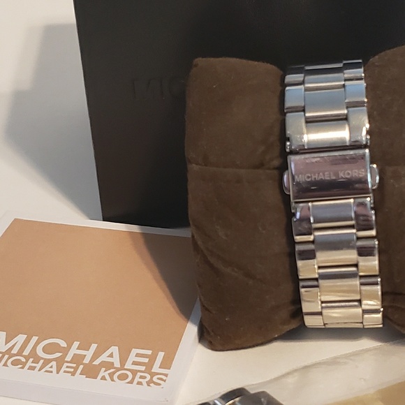 NEW Michael Kors "Everest" Watch (MK5870) - Picture 6 of 7